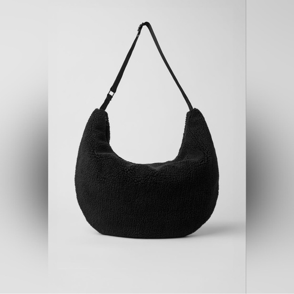 ALO Yoga Om the Go Sling Bag Black - Picture 4 of 7